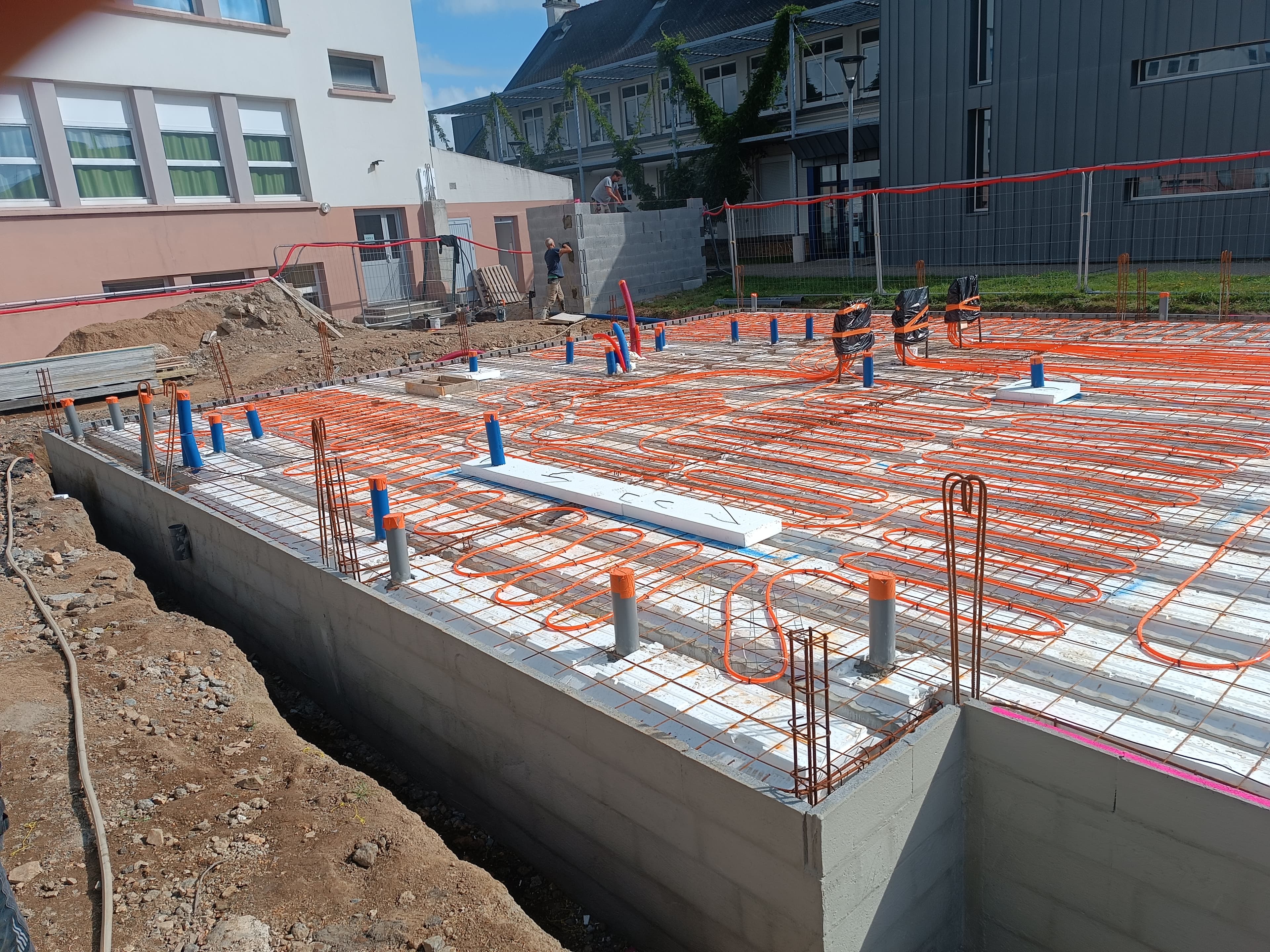 Plancher chauffant hydraulique — chantier collectif