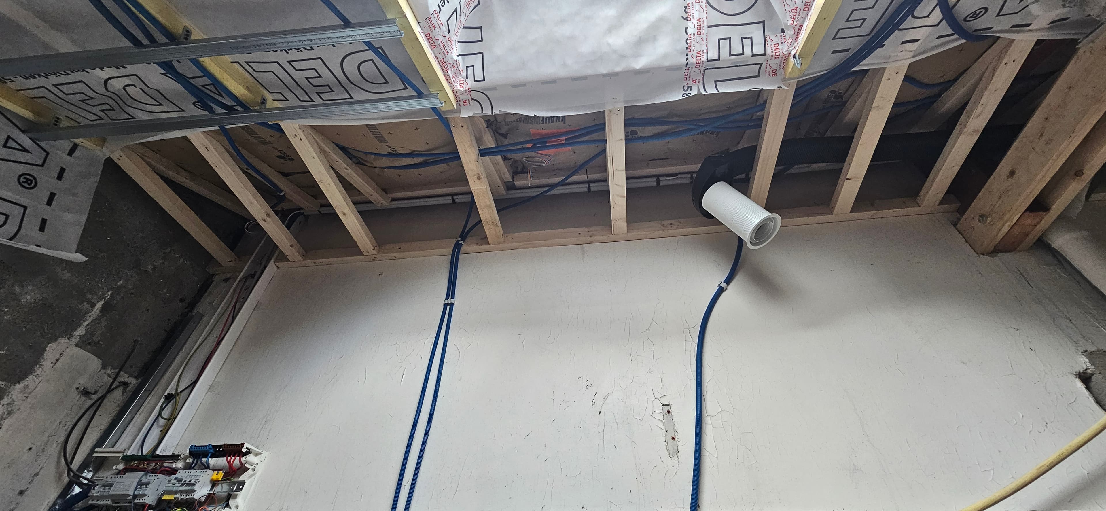 Câblage électrique dans faux-plafond